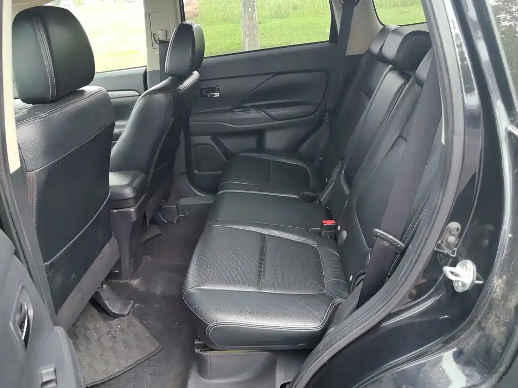 Mitsubishi Outlander (Import) 2014 2014 2.4L 4WD Luxury Value Edition 7-seater