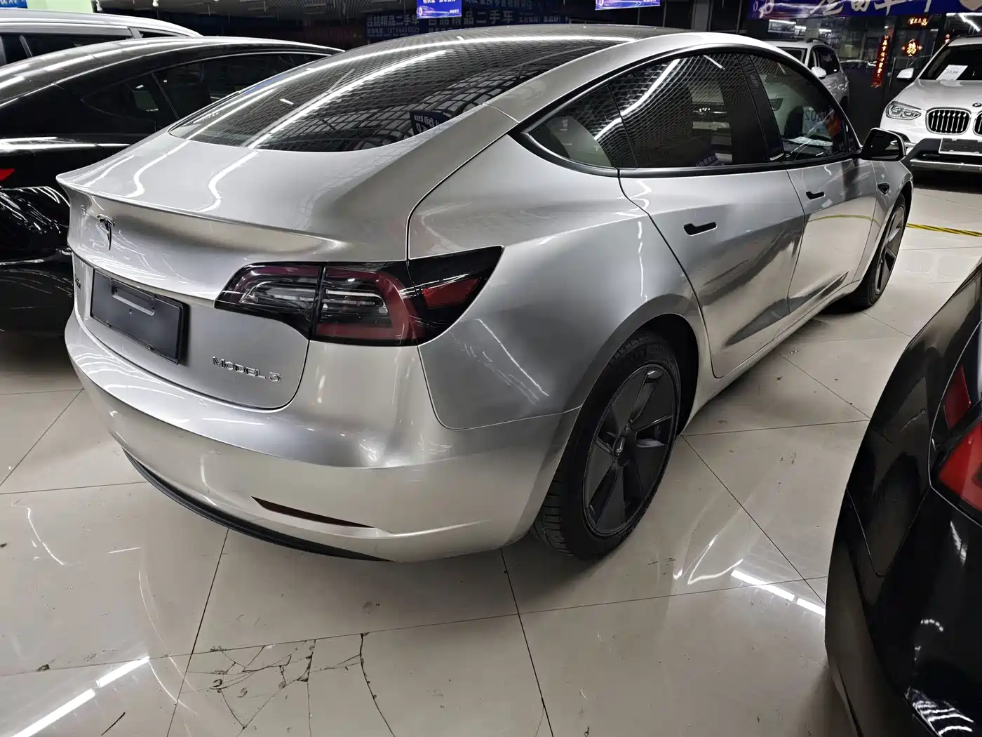 TESLA MODEL 3