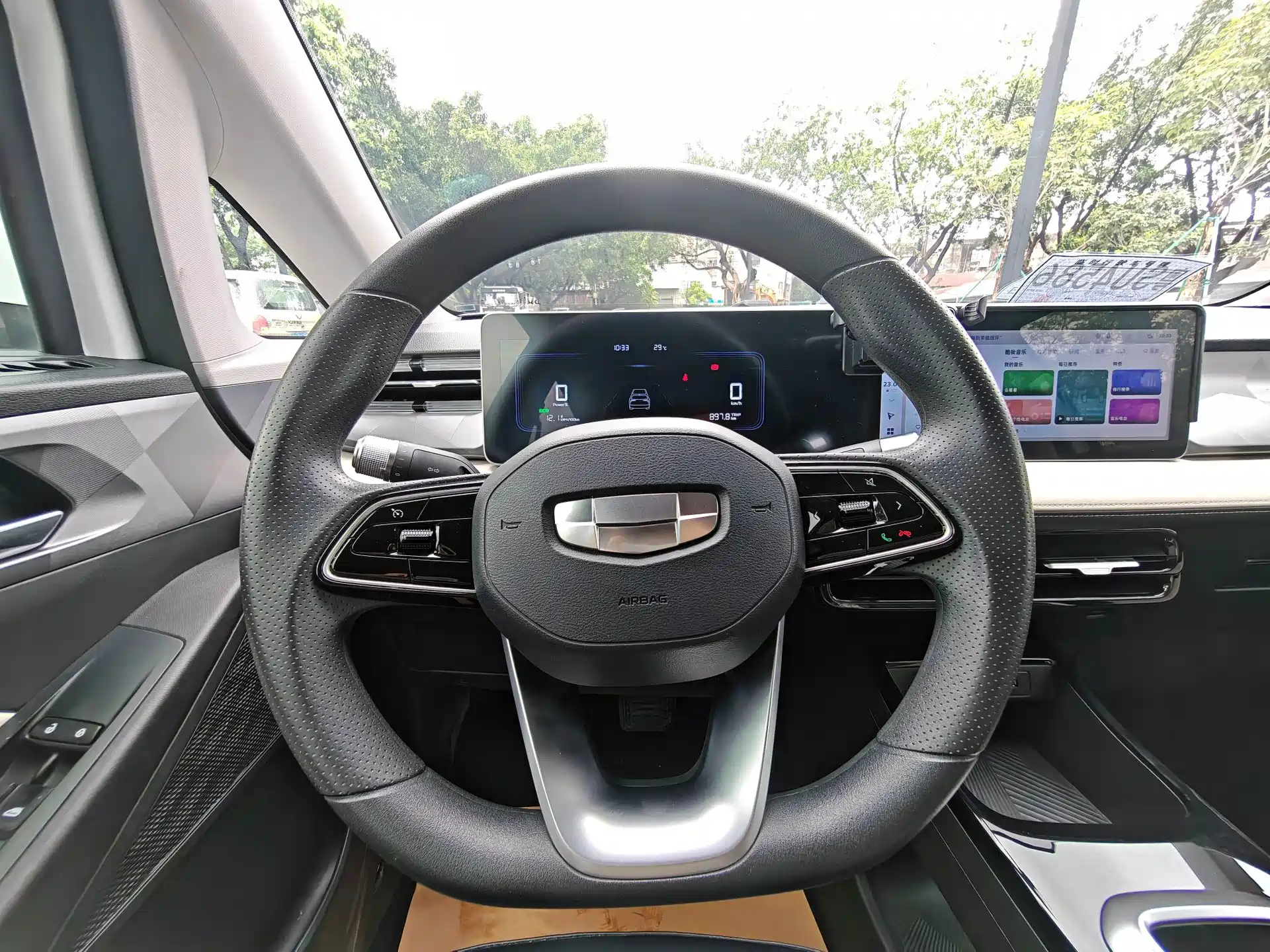Фото 10 - Geely Geometry E Firefly