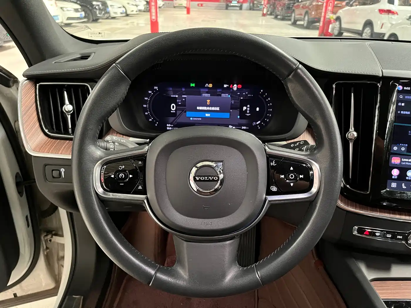 Фото 8 - Volvo XC60