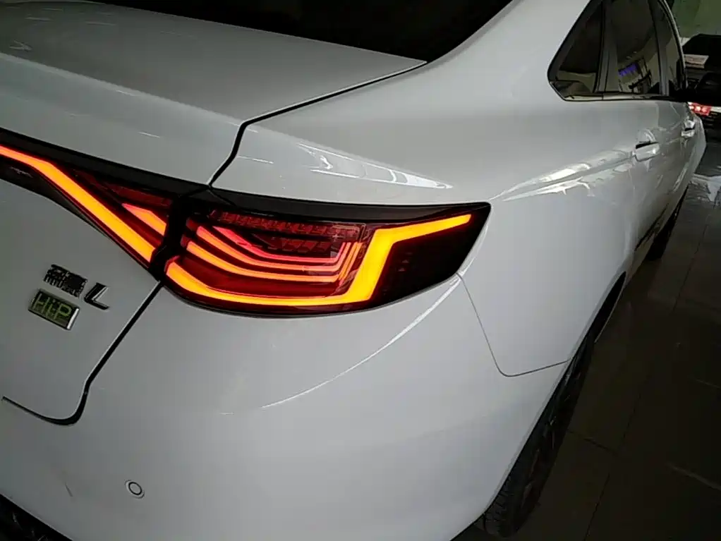 Фото 8 - Geely Emgrand L HiP