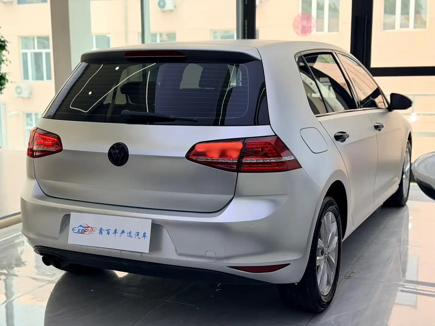 Photo 10 - Volkswagen Golf