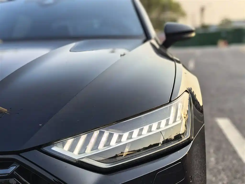 Audi A7L 2024 45 TFSI quattro Black Warrior Edition фото 16