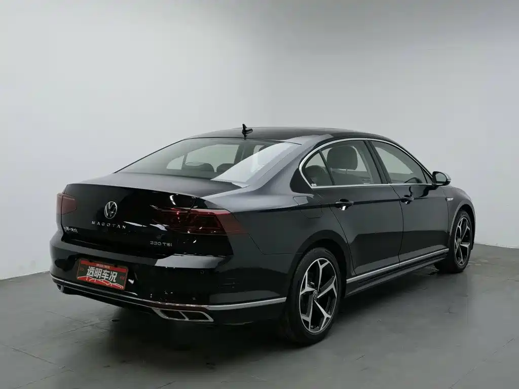 Photo 2 - Volkswagen Magotan