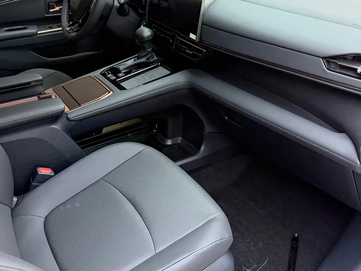 Toyota Granvia 2026
