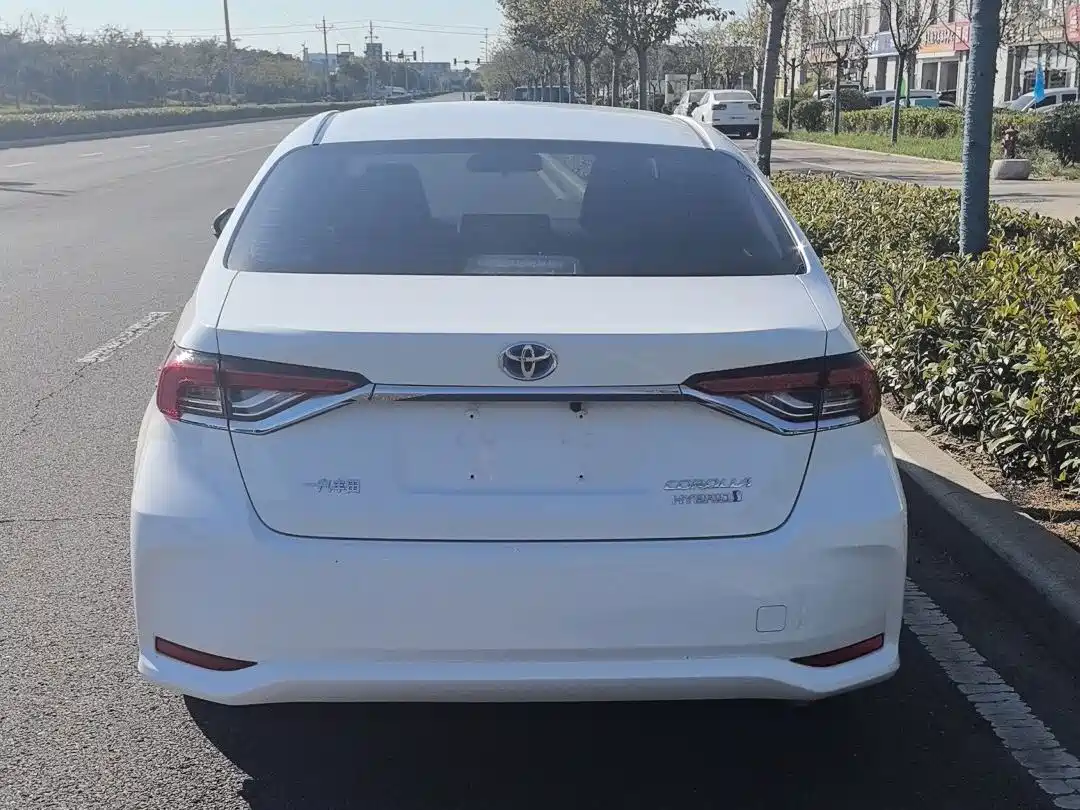 Фото 4 - Toyota Corolla