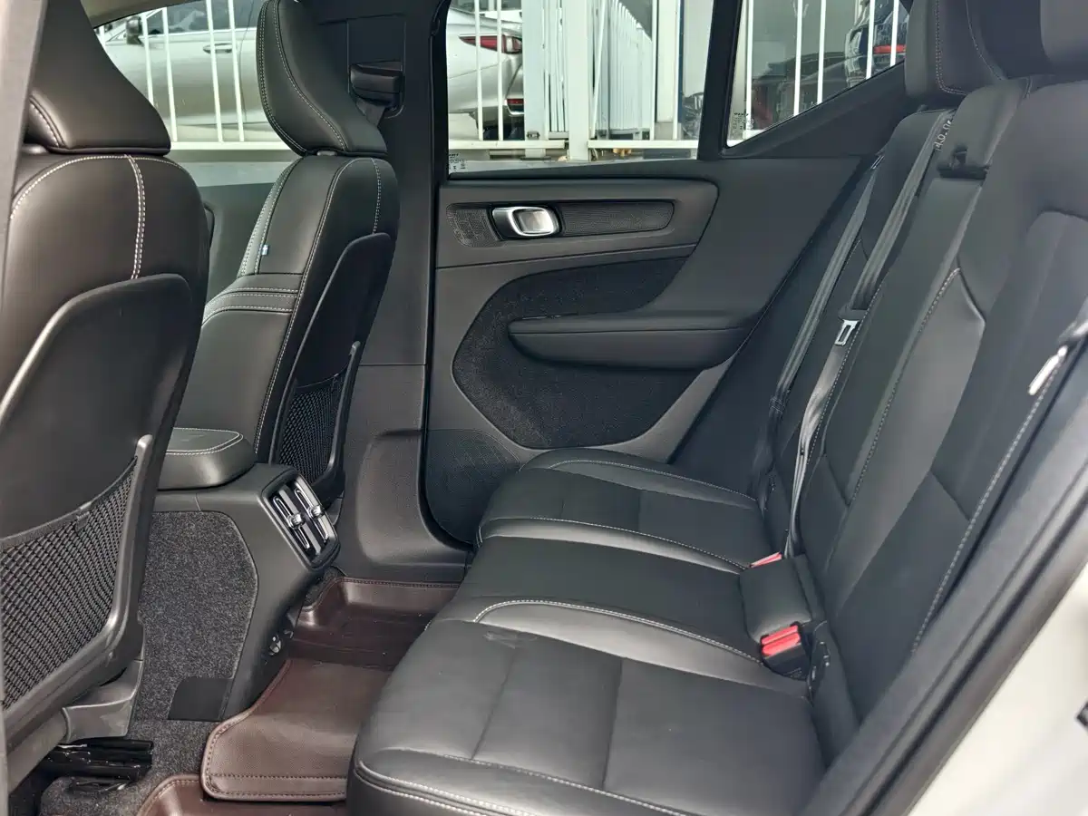 Volvo XC40 2024 2025 B4 AWD Smart Elite Luxury Edition