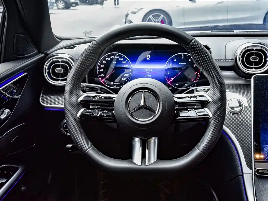 Фото 18 - Mercedes-Benz C-Class