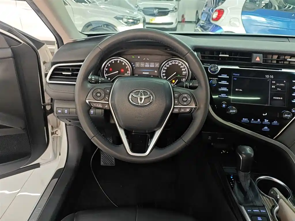 Toyota Camry 2018 2.5G Luxury Edition фото 11