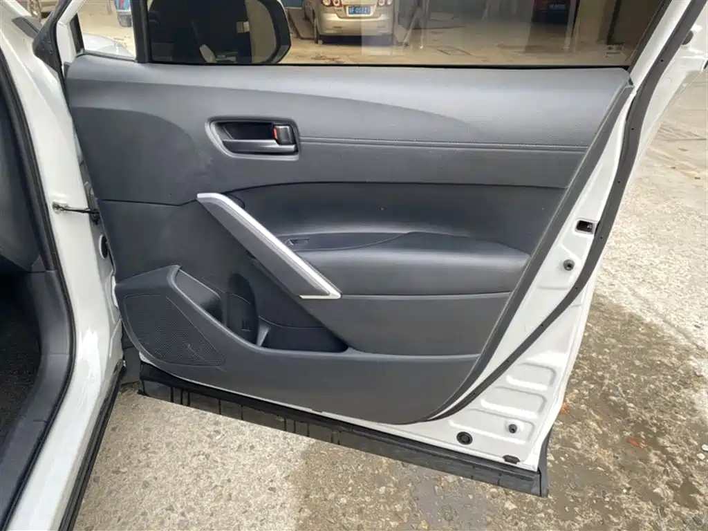 Toyota Corolla Cross 2024 Model 2.0L Pioneer Edition фото 17