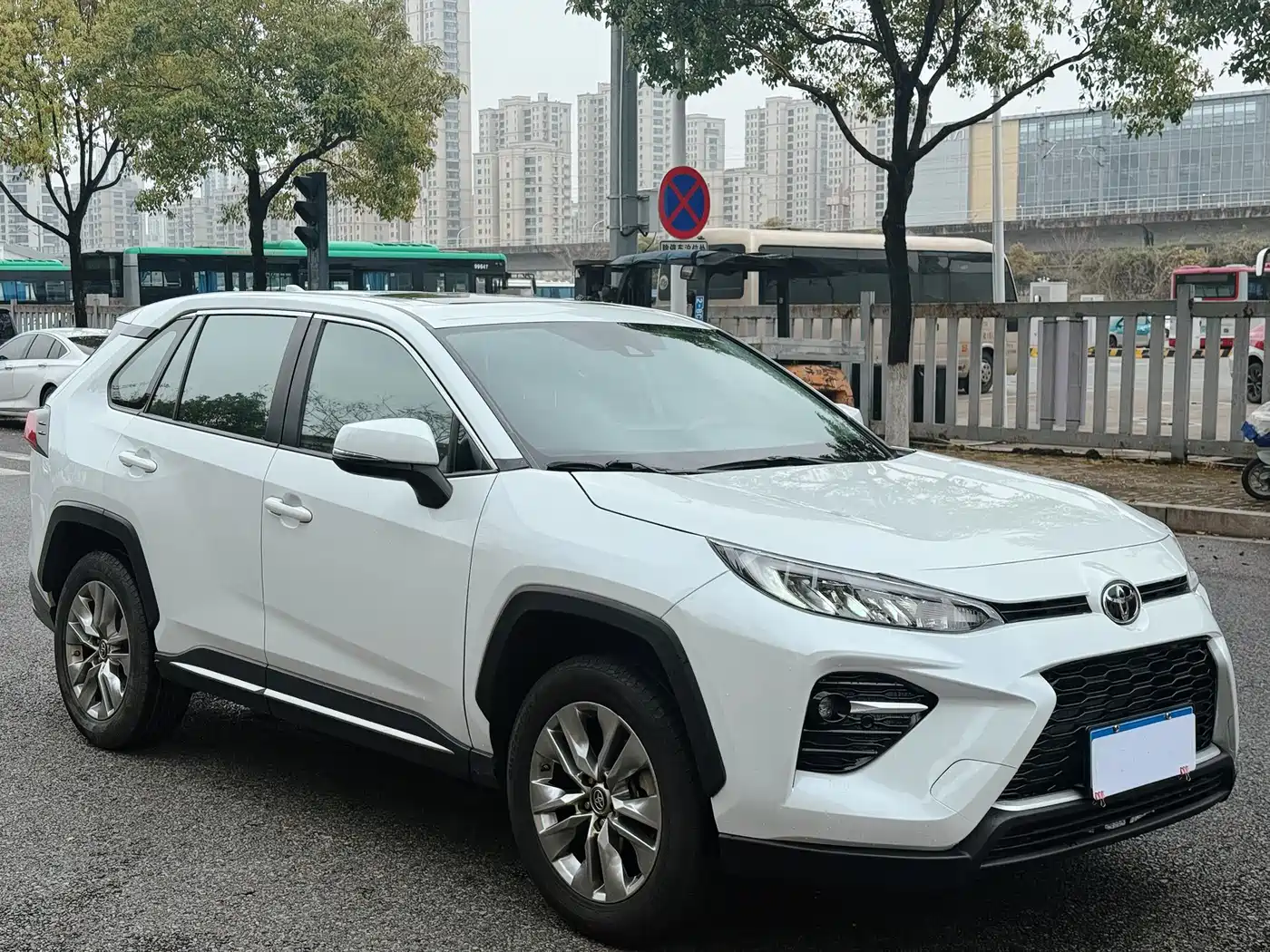 Toyota Wildlander 2022 2.0L CVT AWD Luxury Edition фото 3