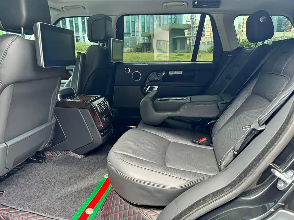 Land Rover Range Rover 2020 3.0 L6 Heritage Extended Edition фото 16