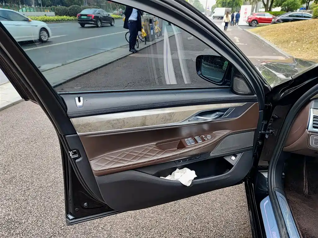 BMW 7 Series 2019 740Li Leading Luxury Package фото 6