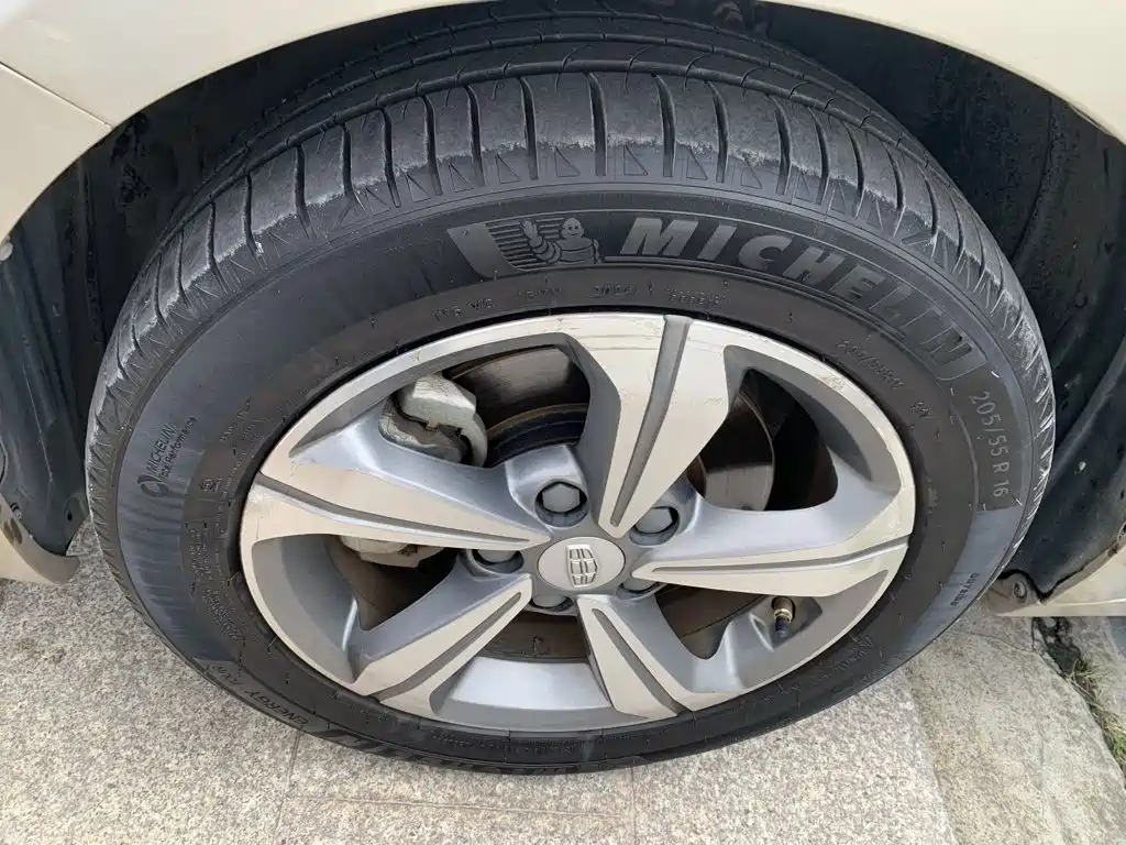 Photo 8 - Geely Emgrand GL