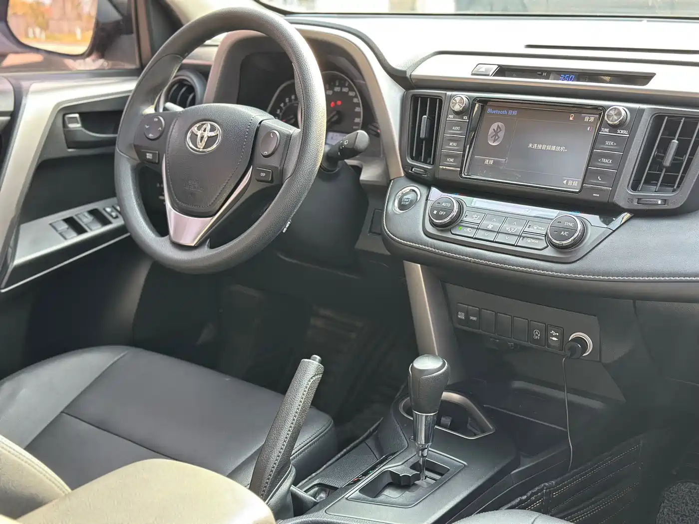 Toyota RAV4 Rongfang 2016 2.0L CVT 2WD Trend (China V) фото 11