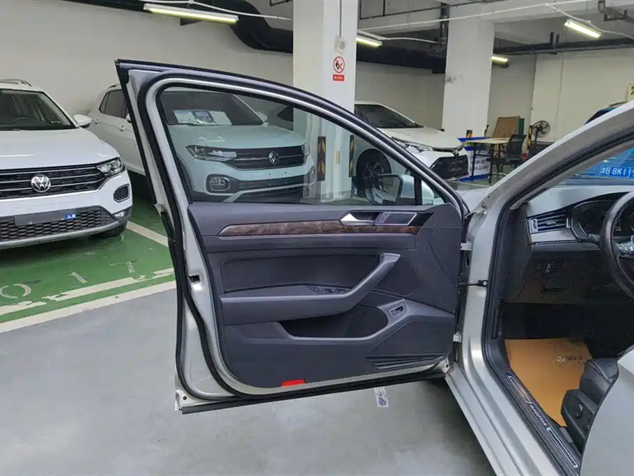 Volkswagen Magotan 2019 330TSI DSG Luxury Class China VI фото 7