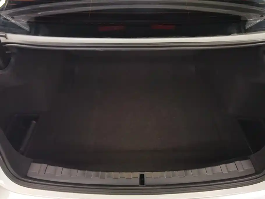 BMW 3 Series 2025 325Li M Sport Package фото 4
