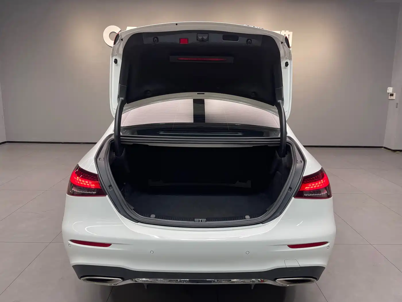 Mercedes-Benz E-Class 2022 E 260 L Sport фото 30