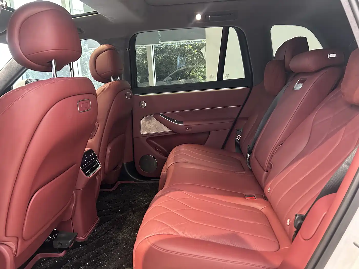 AITO Wenjie AITO M8 2025 Range Extender Max+ Edition 53.4kWh 5-seater фото 16