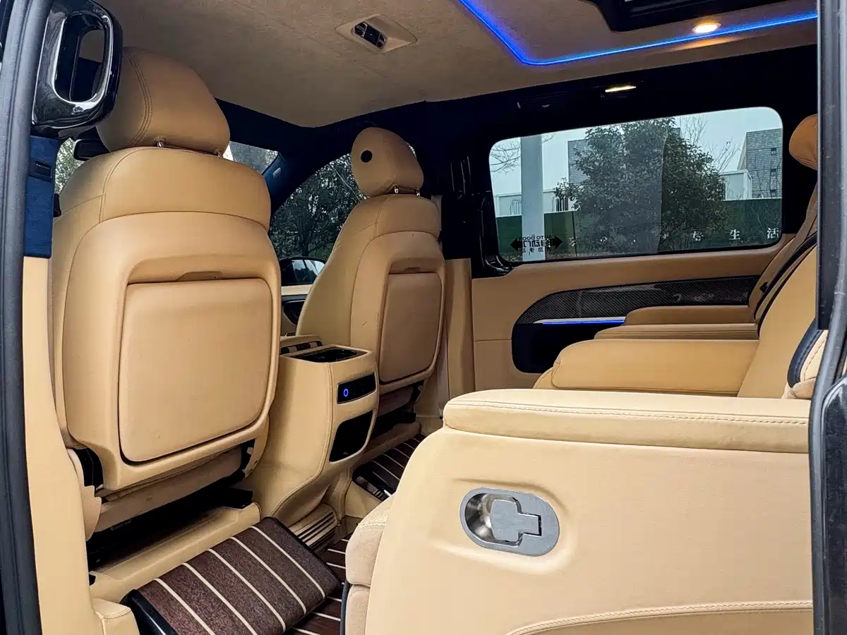 Mercedes-Benz V-Class 2018 V 260 L Premium Long Wheelbase Edition China VI фото 8