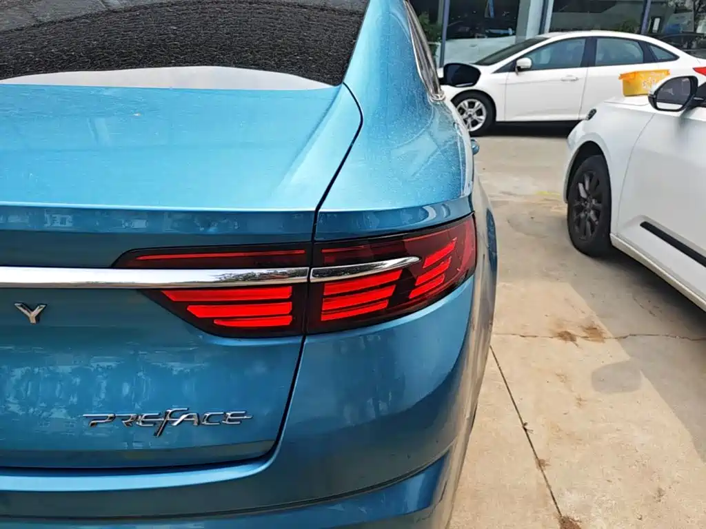 Фото 8 - Geely Preface
