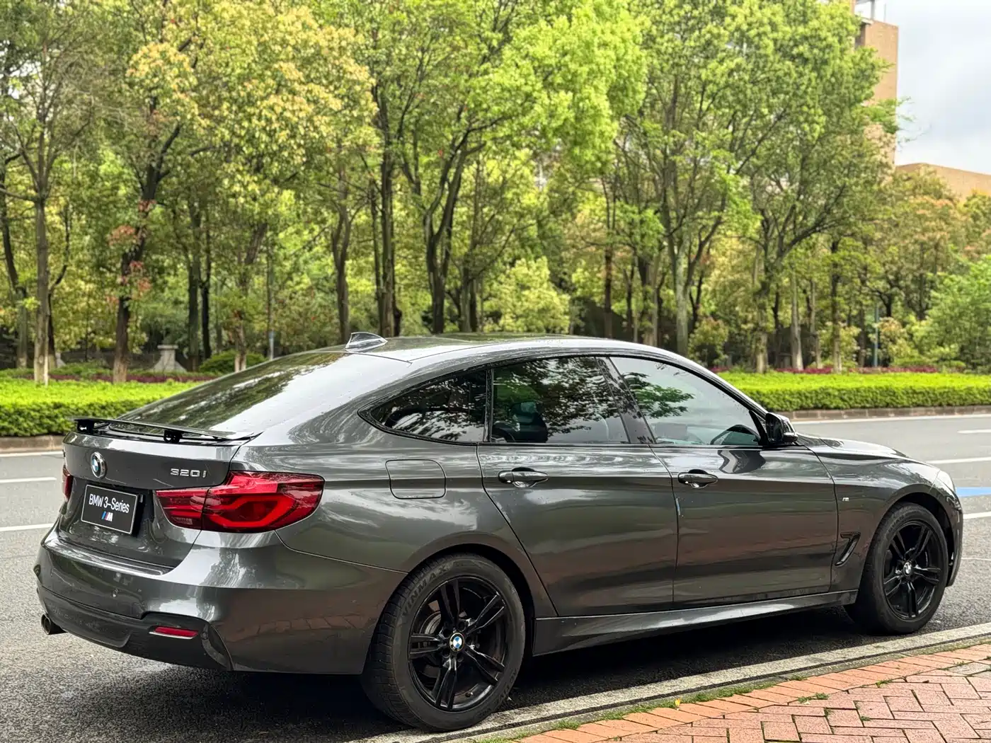 BMW 3 Series GT 2020 320i M Sport Black Night Edition фото 7