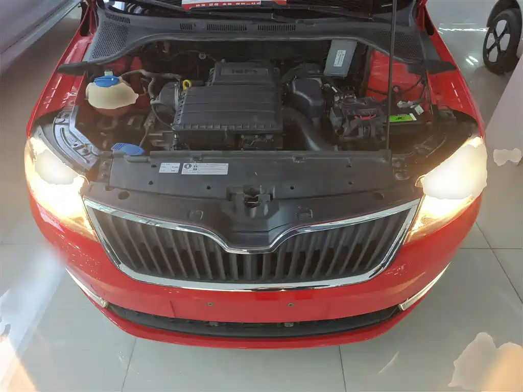 Škoda Skoda Rapid Spaceback 2016 Facelift 1.4L Manual Forward Edition фото 16