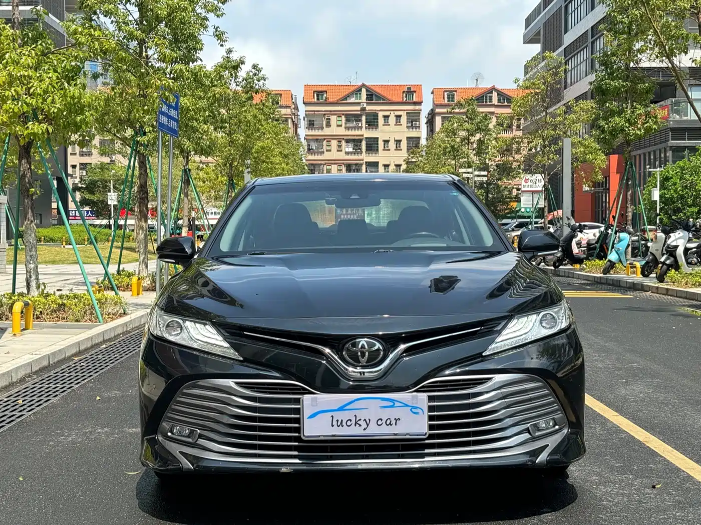Toyota Camry 2018 2.5G Luxury Edition фото 2
