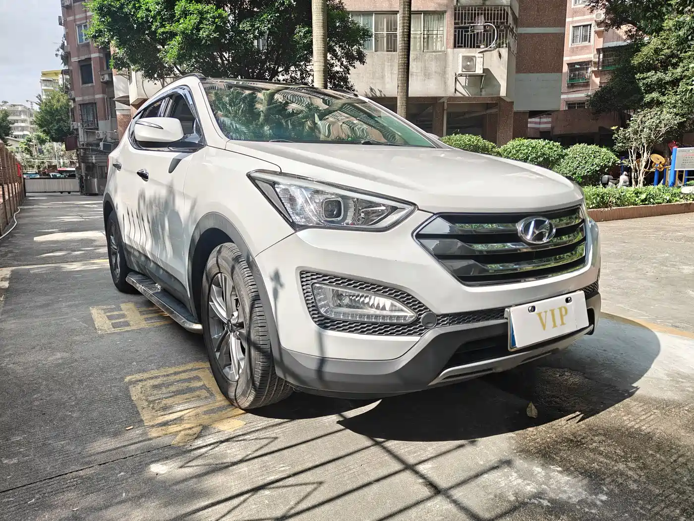 Hyundai Santa Fe 2015 2.4L Automatic 2WD Smart 5-seater фото 3