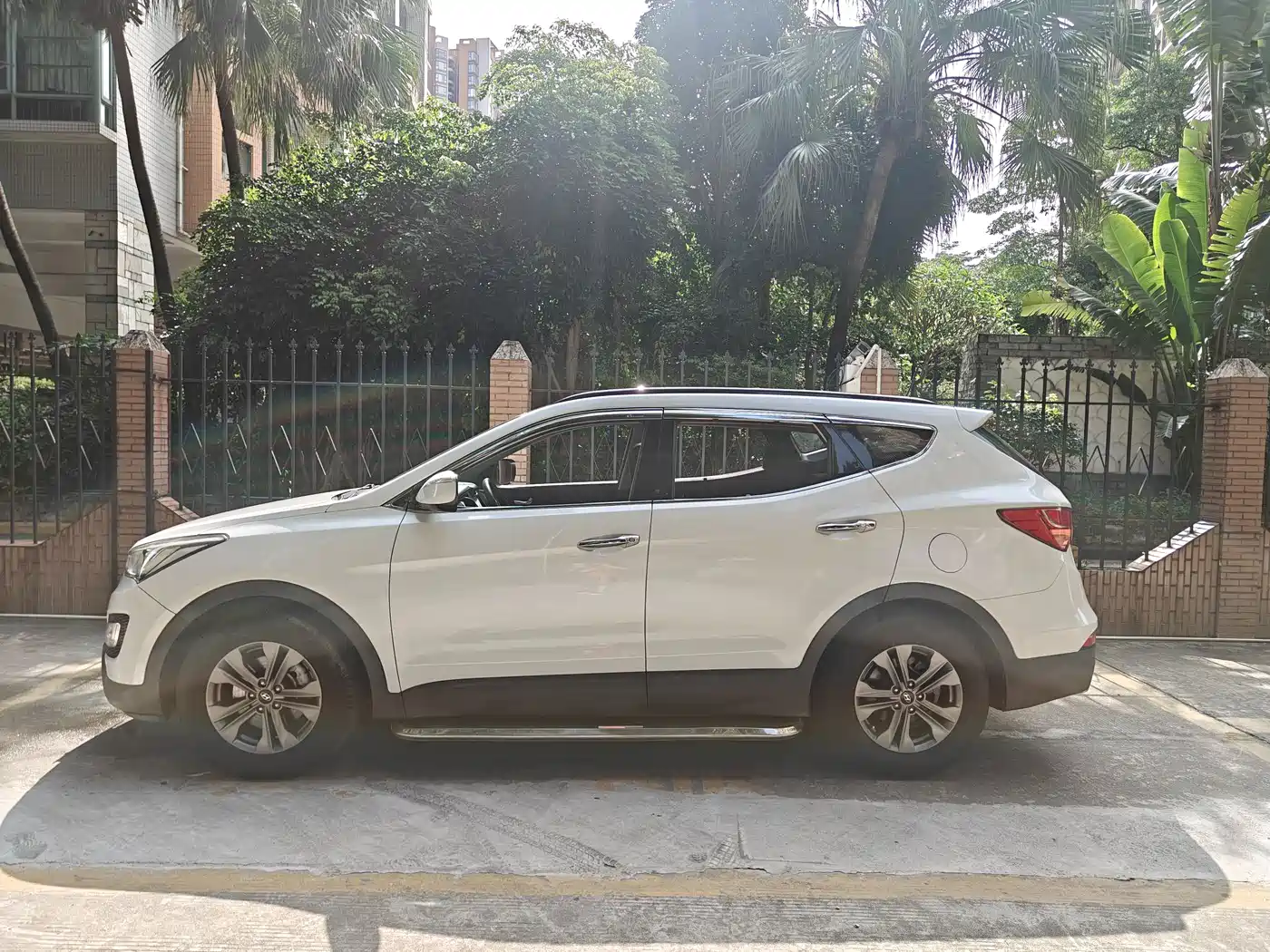 Hyundai Santa Fe 2015 2.4L Automatic 2WD Smart 5-seater фото 7
