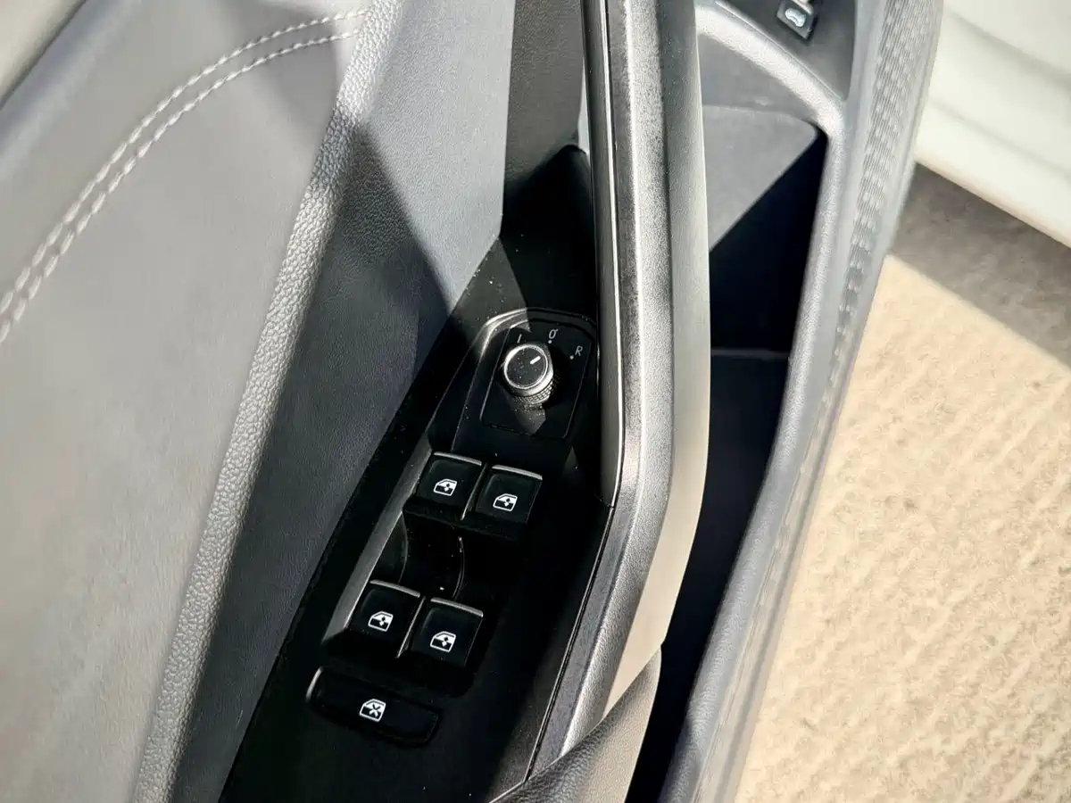Volkswagen Sagitar 2022 280TSI DSG Surpassing Edition фото 17