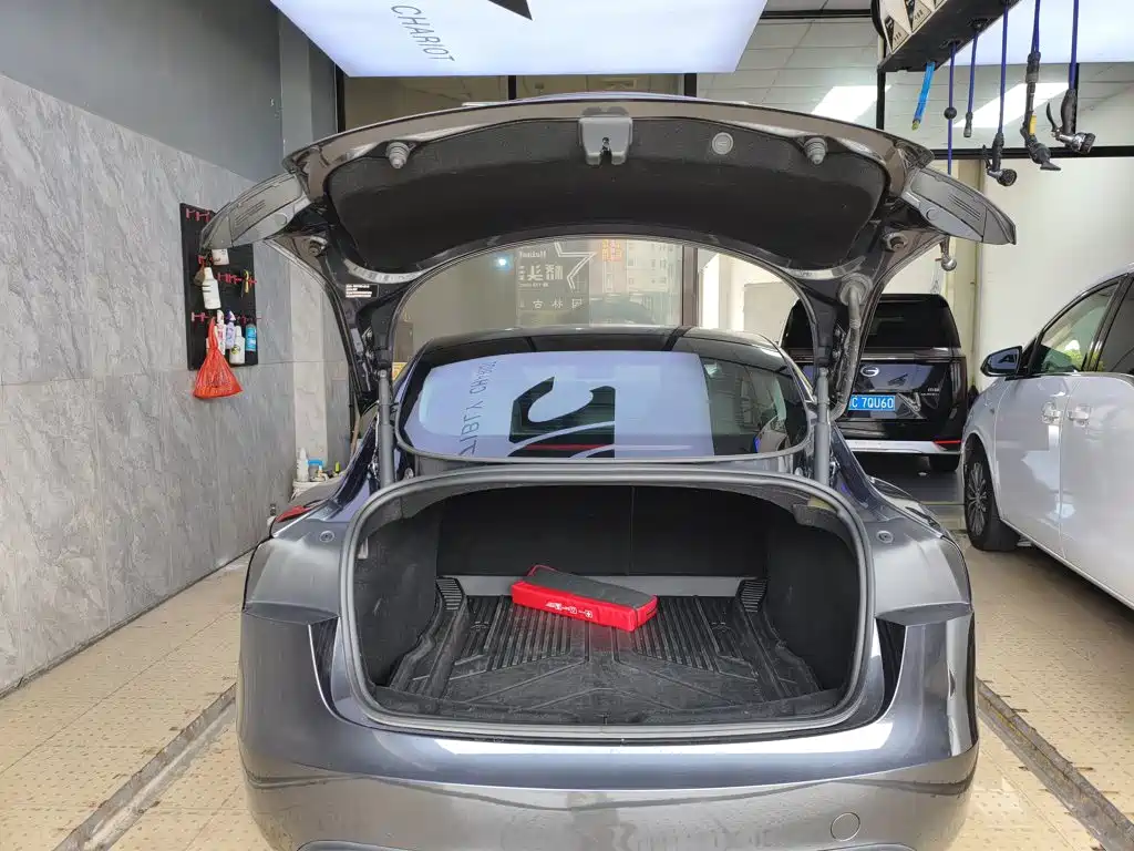 Фото 19 - Tesla Model 3