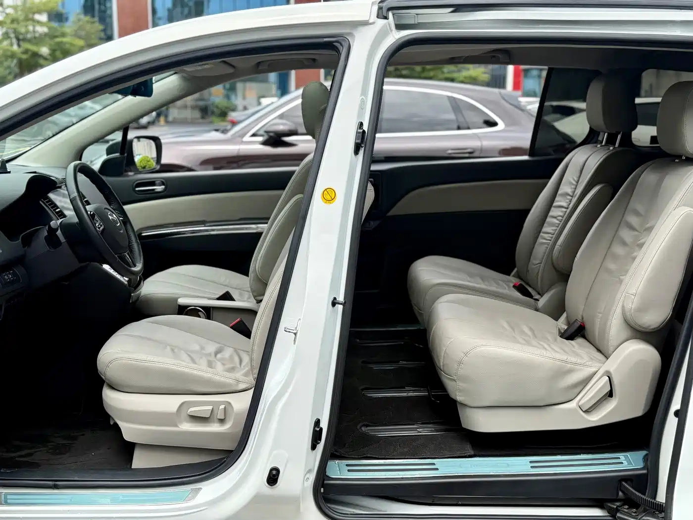 Mazda 8 2016 2015 2.5L Navigator Edition