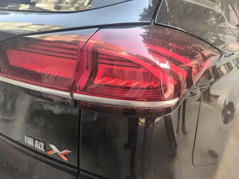 Photo 5 - Geely Atlas
