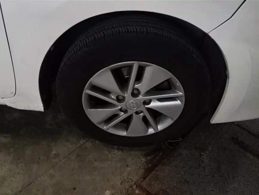 Toyota Corolla 2017 1.6L CVT GL фото 6