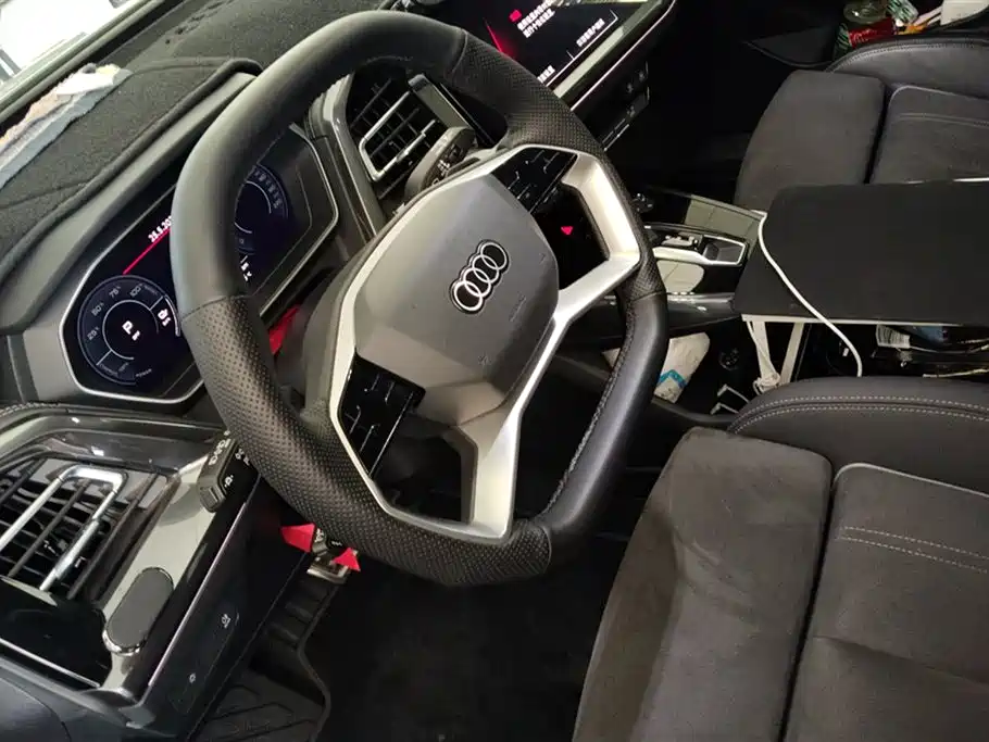 Audi Q4 e-tron 2023 50 e-tron quattro Creation Edition фото 15