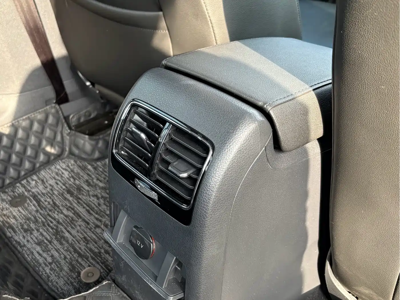 Volkswagen Sagitar 2018 280TSI DSG Spark Edition фото 17