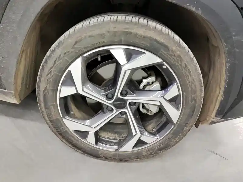 Photo 6 - Geely Atlas
