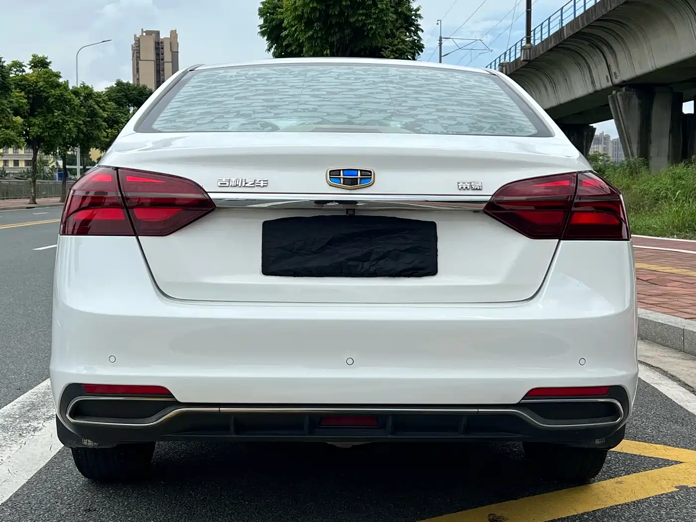 Фото 8 - Geely Emgrand
