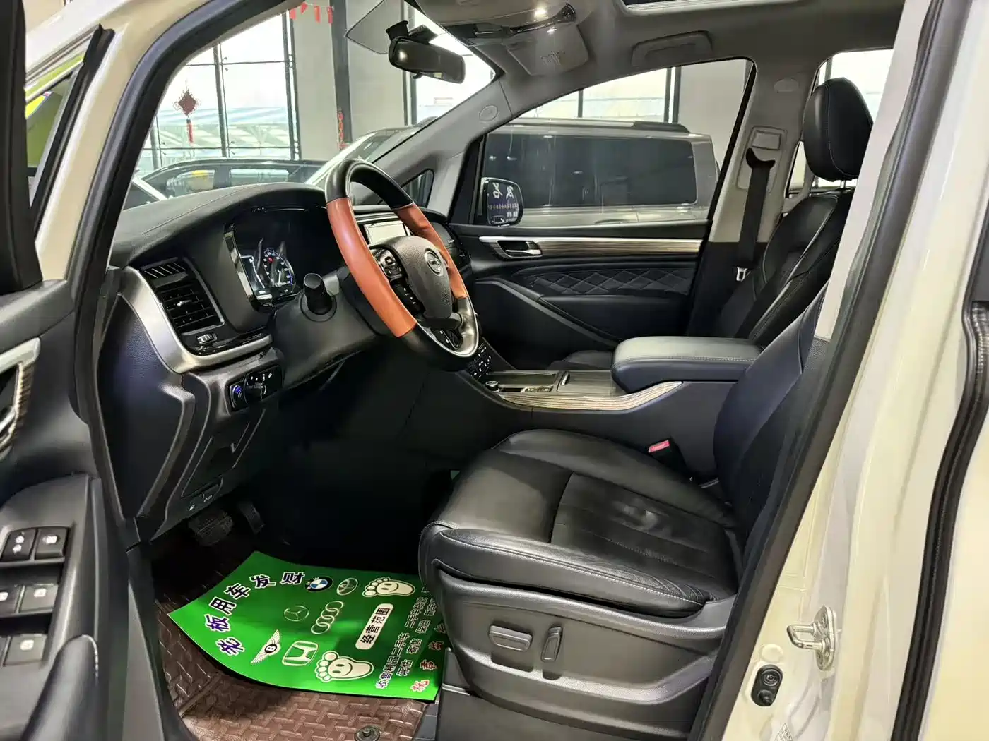 GAC Trumpchi Trumpchi M8 2020 Pilot 390T Premium Edition фото 15