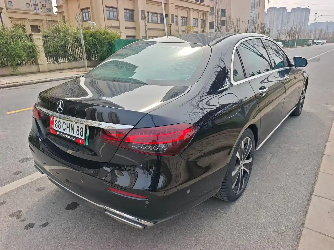 Mercedes-Benz E-Class New Energy 2022 E 350 e L Plug-in Hybrid Sedan фото 9