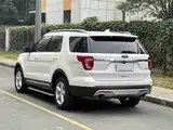 Photo 6 - Ford Explorer (Import)