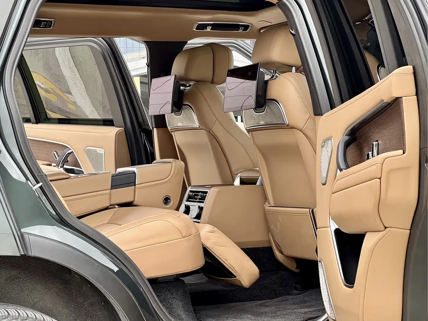 Land Rover Range Rover 2023 3.0 L6 400PS Exemplary Long Wheelbase фото 7