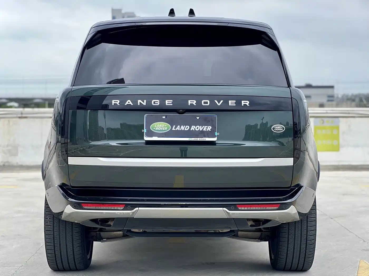 Land Rover Range Rover 2023 3.0 L6 400PS Exemplary Long Wheelbase фото 12