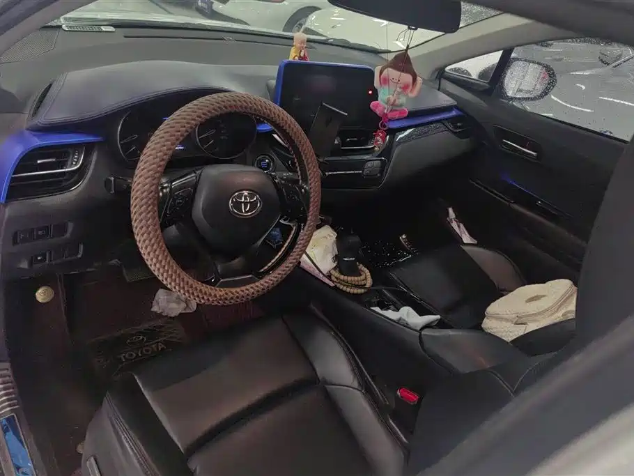 Toyota C-HR 2021 2.0L Luxury Edition фото 12