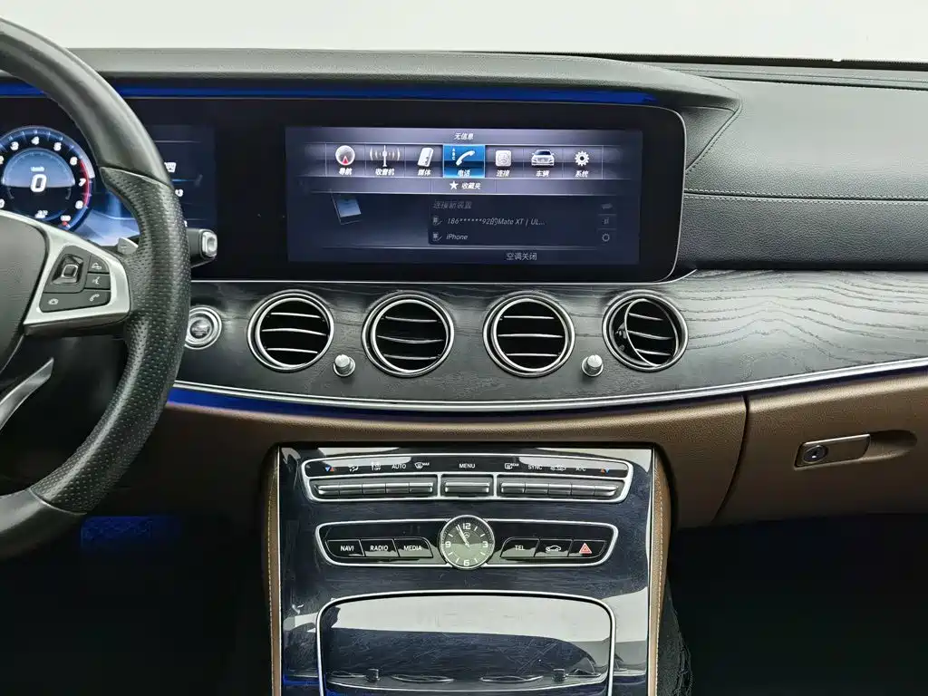 Photo 12 - Mercedes-Benz E-Class