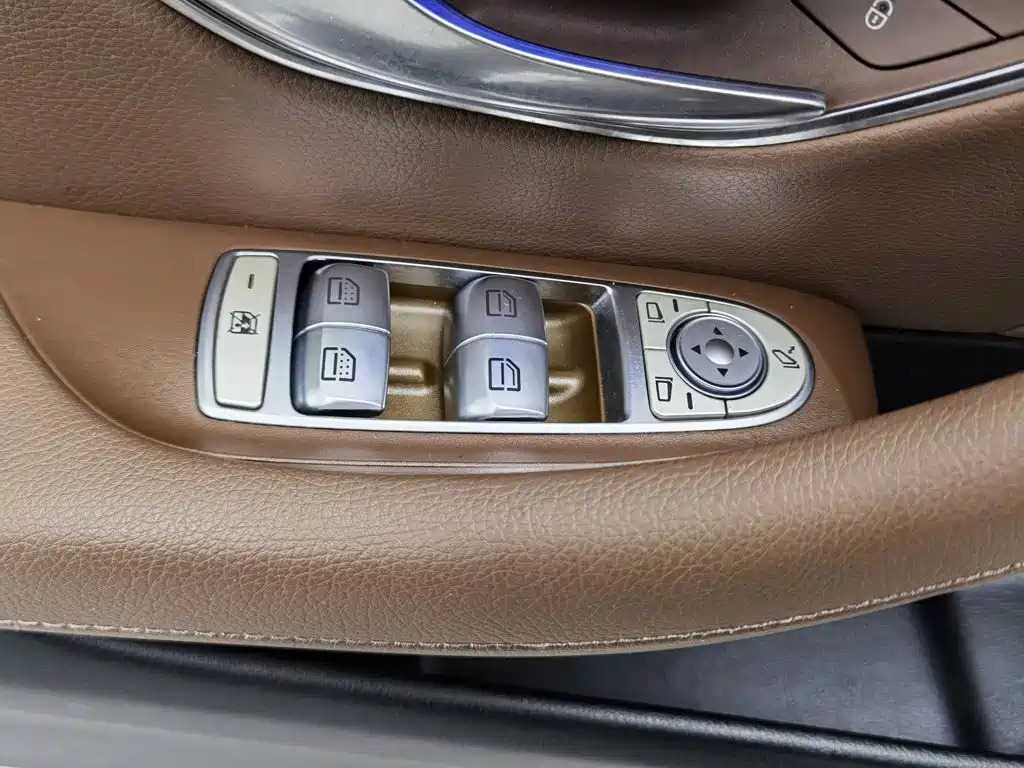 Photo 9 - Mercedes-Benz E-Class