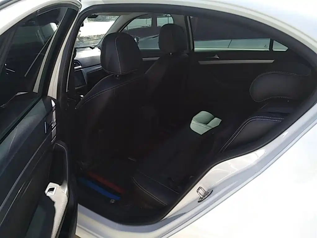 Volkswagen Lavida 2015 1.6L Automatic Trend Edition фото 17