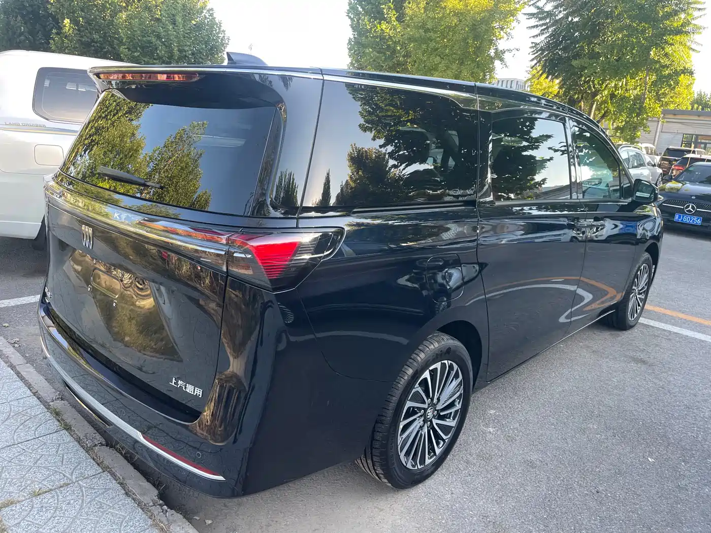 Buick GL8 New Energy 2026 2025 Land Honor Premium Edition 7-Seater