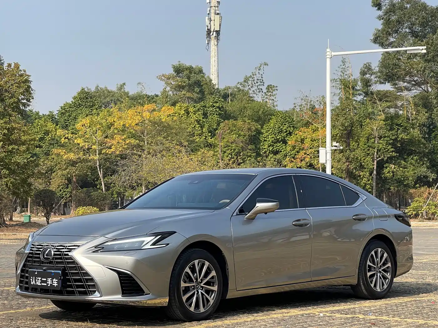 Lexus ES 2025 200 Ultimate Edition